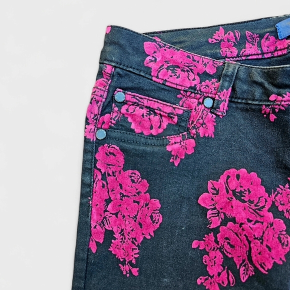 Tinsel Denim Couture Floral Skinny Jeans in Black and Fuschia,  Size 27 - Picture 6 of 7